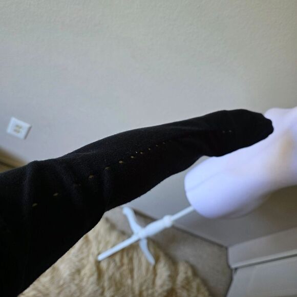 Lululemon Black Long Sleeve Workout Athletic V Neck Top - Picture 3 of 5